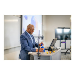 LOGITECH Reach Camera Graphite redeal.fr