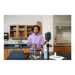 LOGITECH Reach Camera Graphite redeal.fr